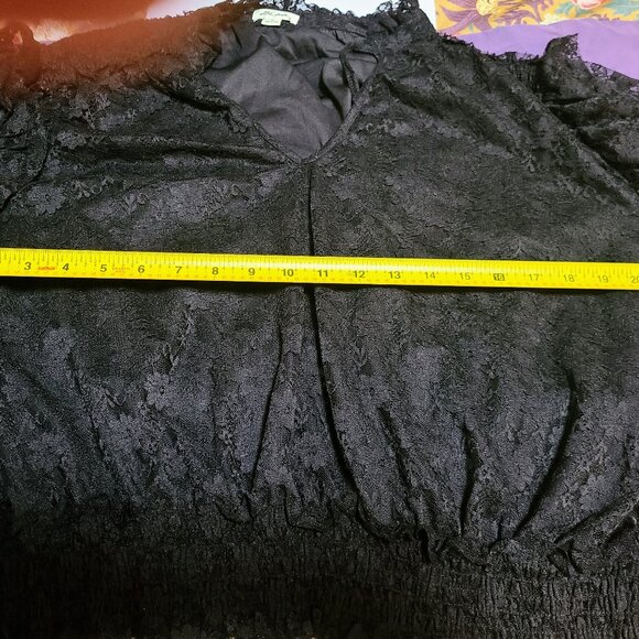 Black top with elasticized waist Band and Lace sleeves ..simple elegance - Picture 5 of 11
